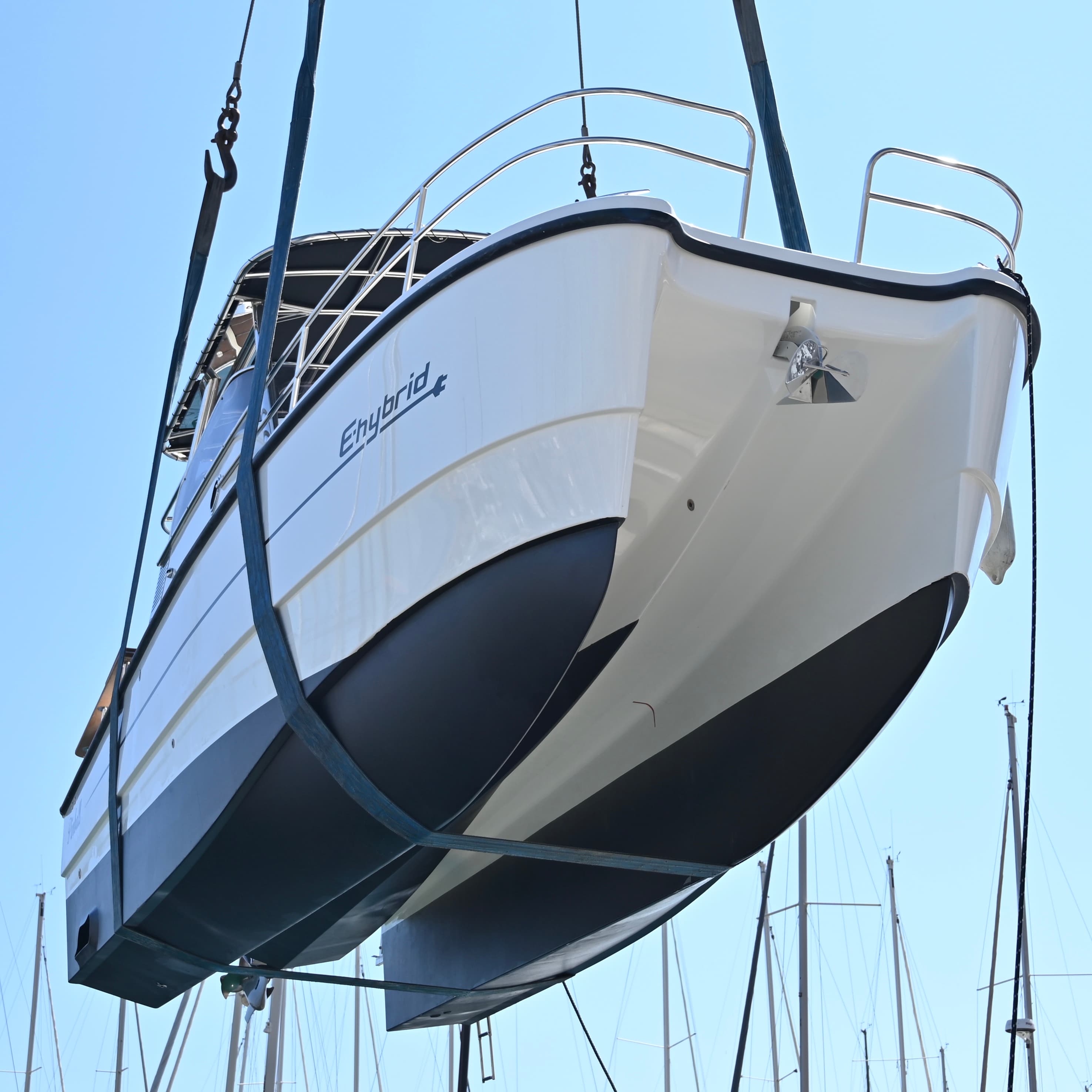 Bateau Pinball montrant sa stabilité sur l'eau